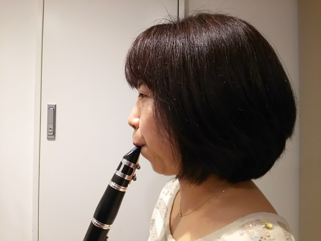 クラリネットを吹く時の口の形