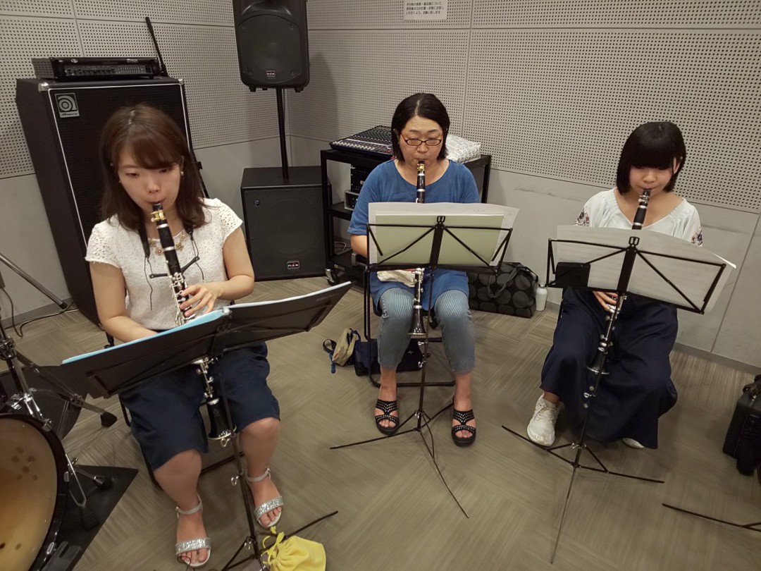 クラリネットアンサンブルで演奏する経験者達