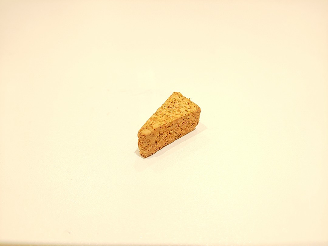 ピースケーキのような形をしたコルク