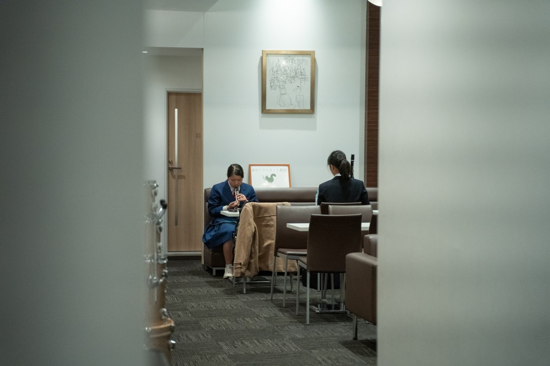 会場ロビーで音出しを待つ実技模試参加者