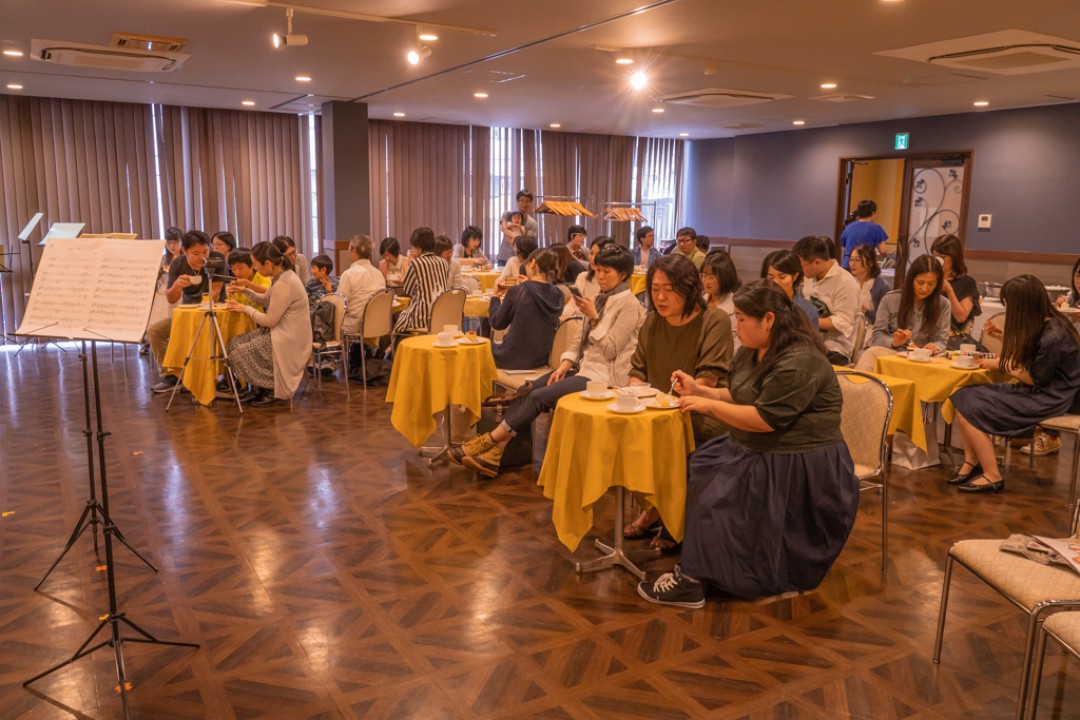 楽しそうに休憩時間を過ごすお客様