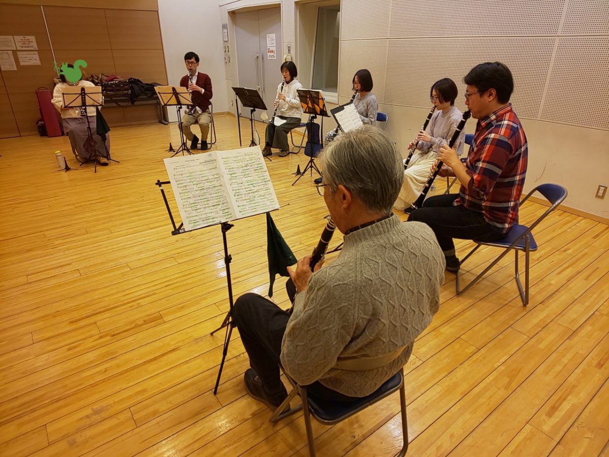 真剣にアンサンブルする中級者アンサンブルメンバー