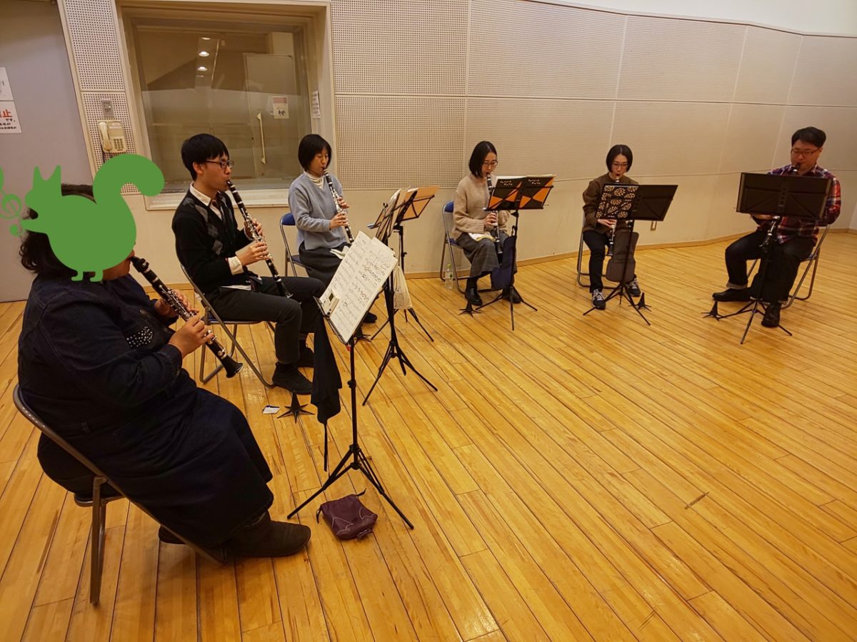 本番に向け真剣にアンサンブルする中級者アンサンブルメンバー