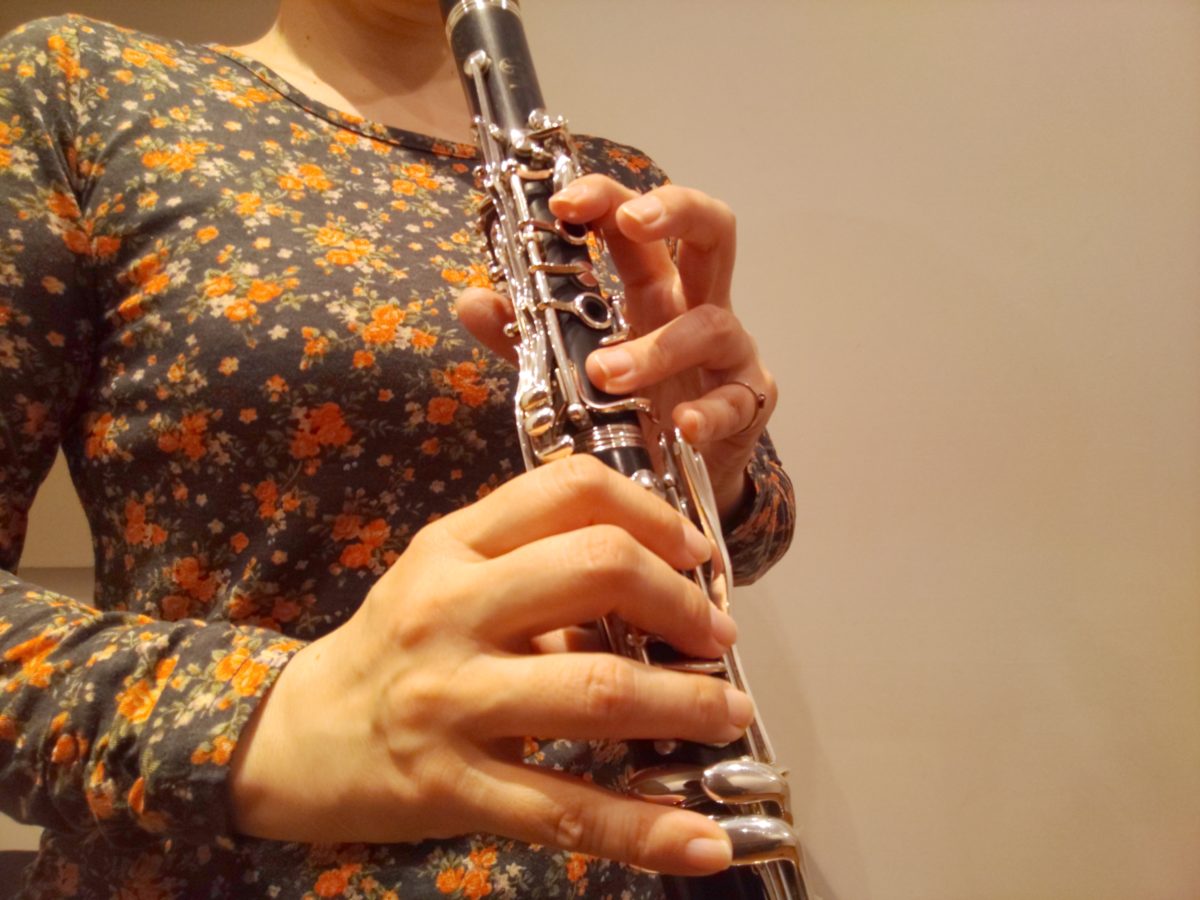 ブリッジ音域を吹く時の右手の押さえ方