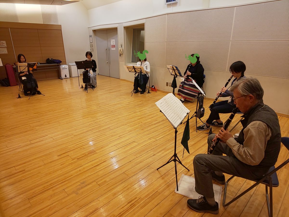 真剣にアンサンブルする中級者アンサンブルメンバー