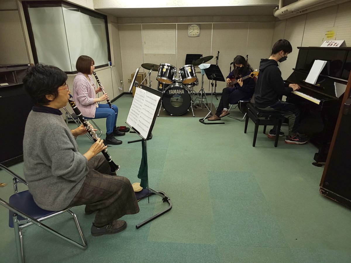 久しぶりの合わせを楽しむバンドアンサンブルメンバー