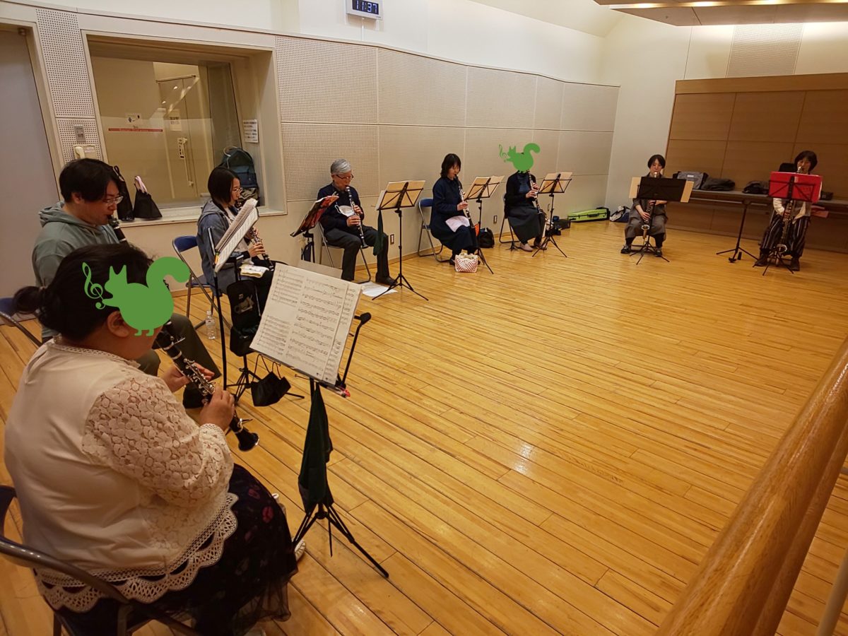 通して曲の確認をする中級者アンサンブルメンバー
