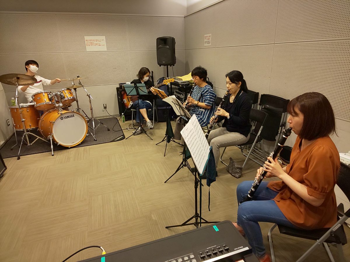 久しぶりに全パート揃っての演奏を楽しむバンドアンサンブルメンバー