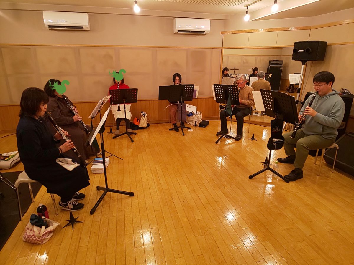 難曲に挑んでいる中級者アンサンブルメンバー