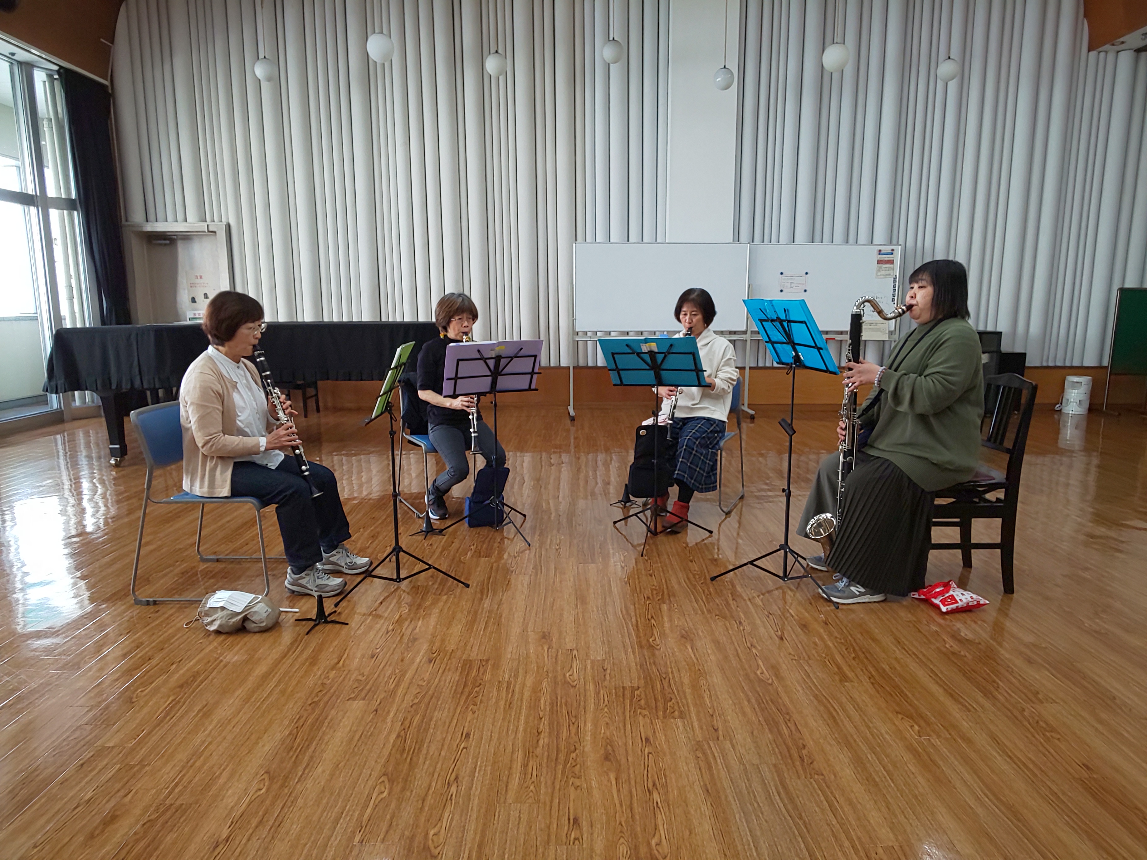 まとまりある演奏になってきた中級者アンサンブル・チームぞうさんのメンバー