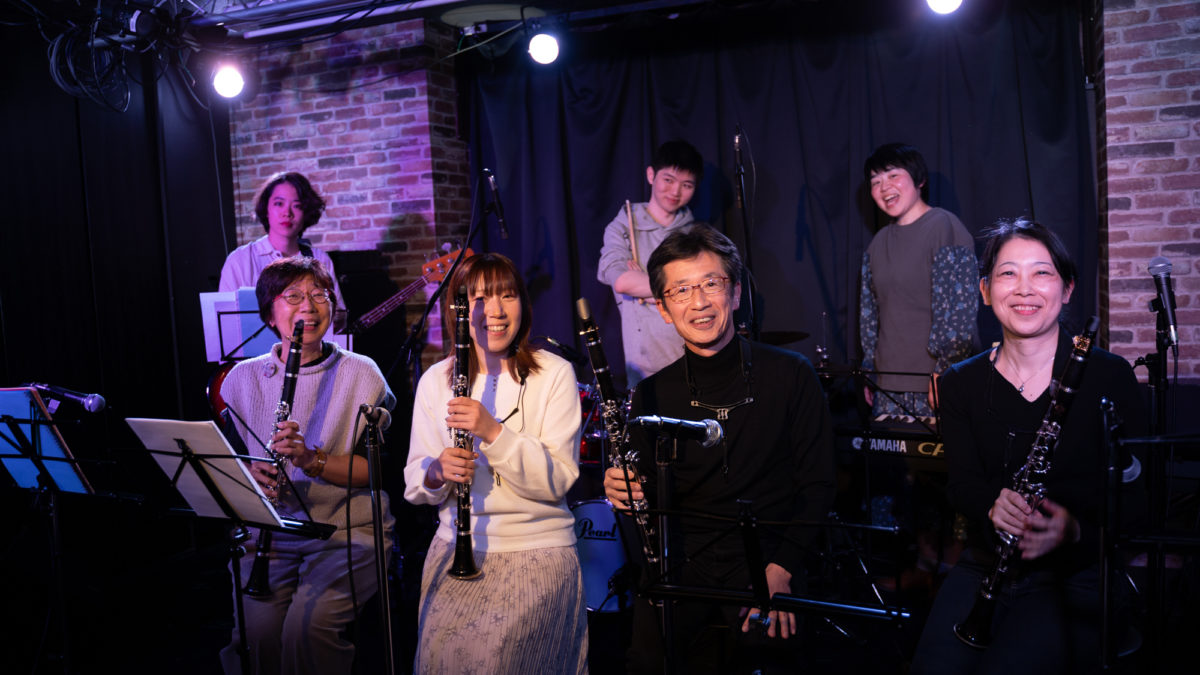 ライブ終了直後のバンドアンサンブルメンバー